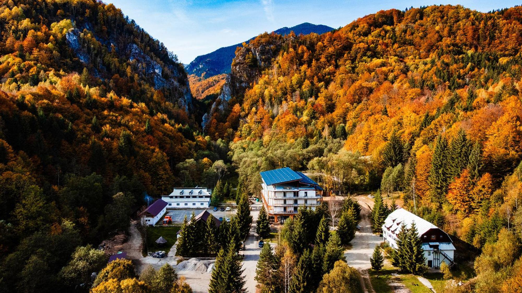 Complexul Turistic Cheile Butii Hotel Cimpu lui Neag Exterior photo