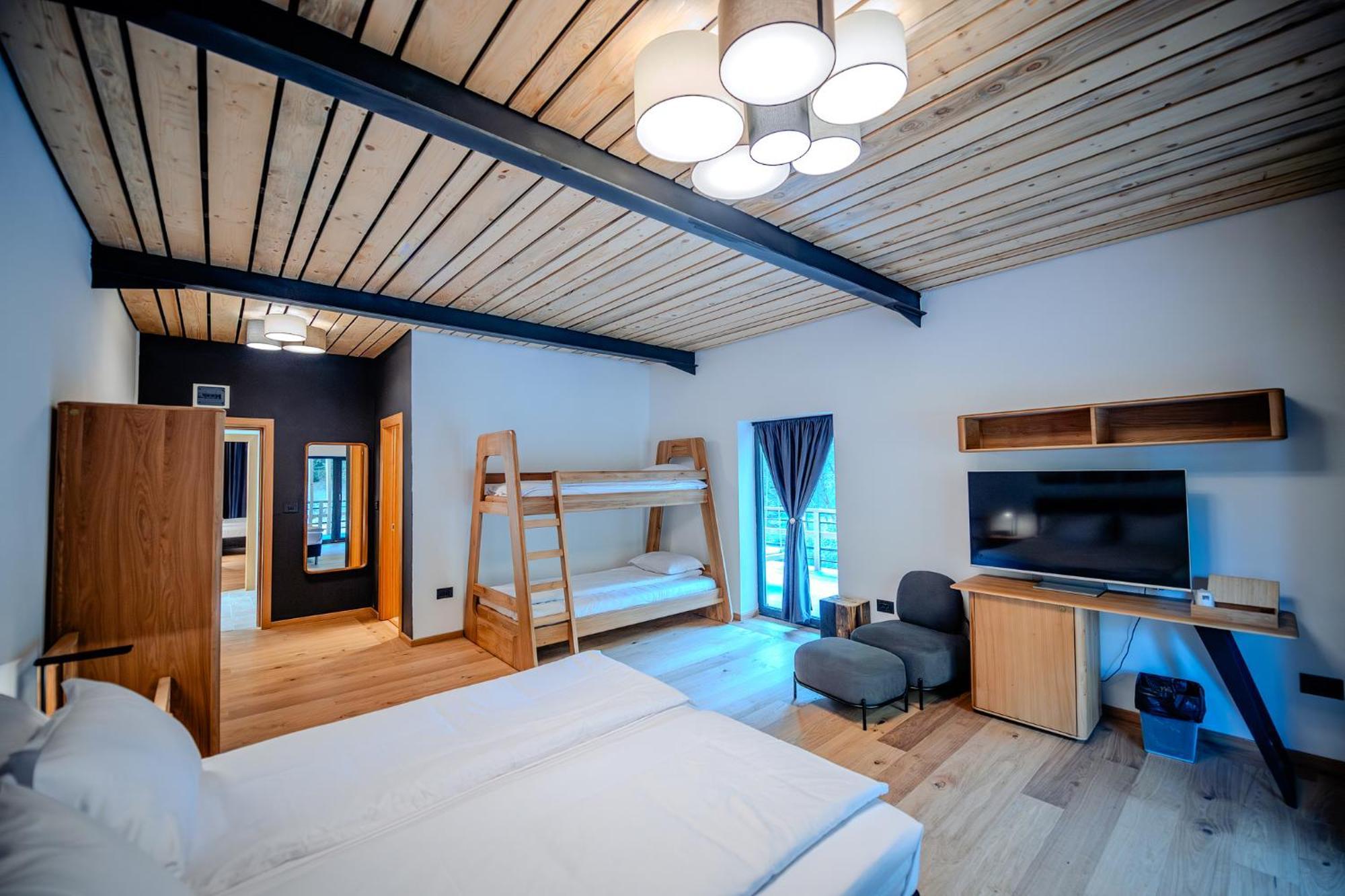Complexul Turistic Cheile Butii Hotel Cimpu lui Neag Exterior photo