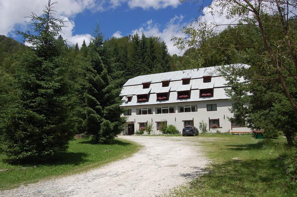 Complexul Turistic Cheile Butii Hotel Cimpu lui Neag Exterior photo